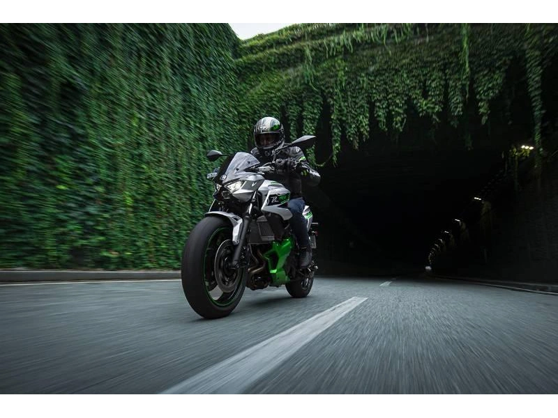 Kawasaki Z7 Hybrid 2024 alt