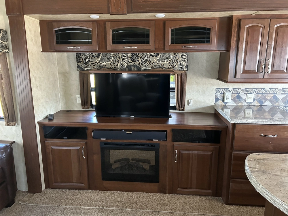2014 Forest River 36ckts alt