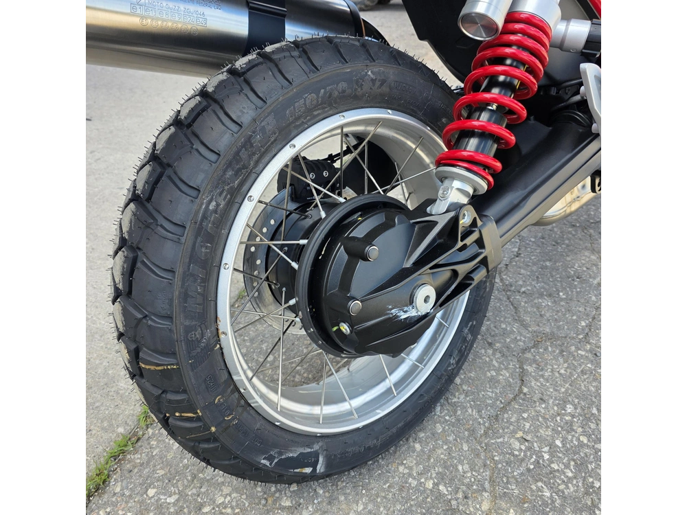 2027 Moto Guzzi V85 Tt alt