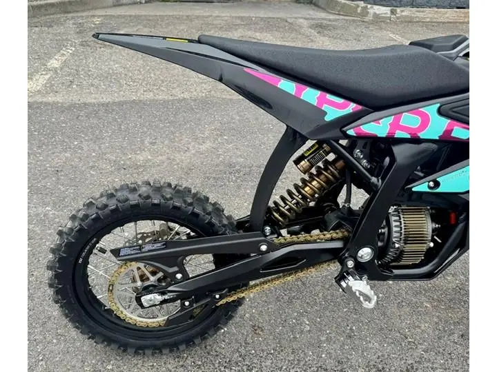 Surron HYPER BEE 100% ÉLECTRIQUE AVEC 8,000 WATTS 2026