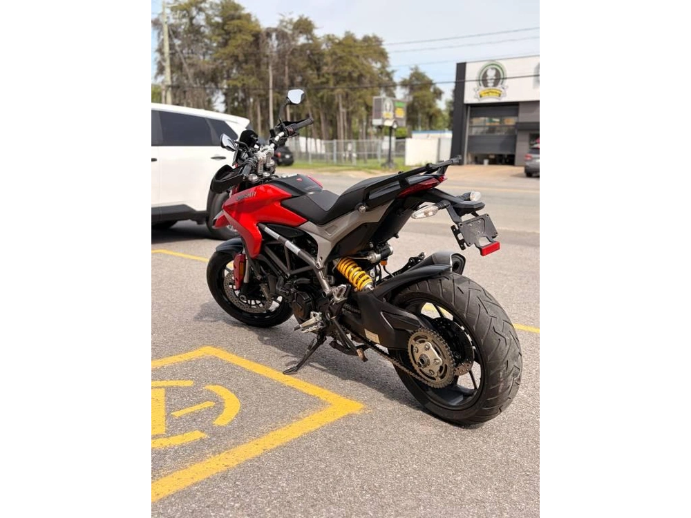 Ducati Hyperstrada 2014 alt