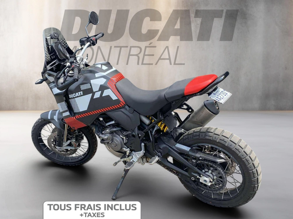 2024 Ducati Desertx alt