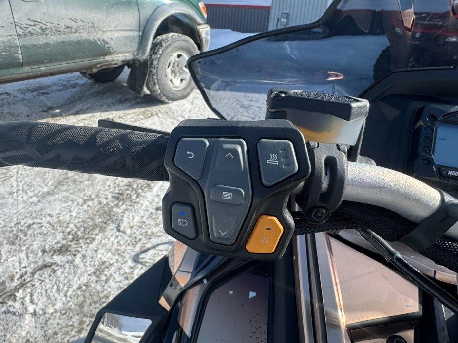 Polaris 650 Indy Xc 137 2021 alt