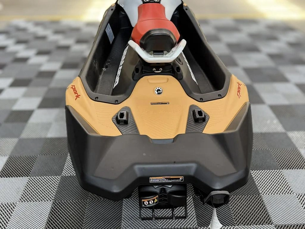 2026 Sea-doo Spark™ For 3 Rotax® 900 Ace™ - 90 Conv With Ibr And Audio alt
