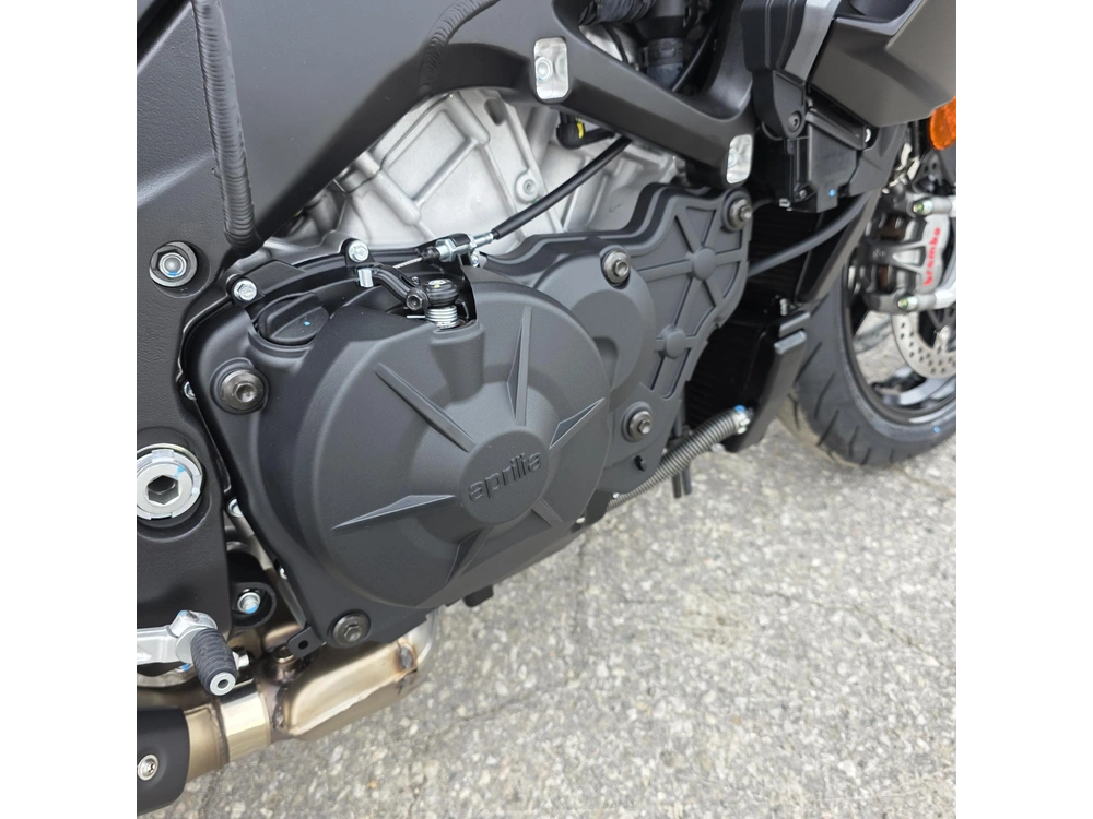 2026 Aprilia Tuono V4 alt