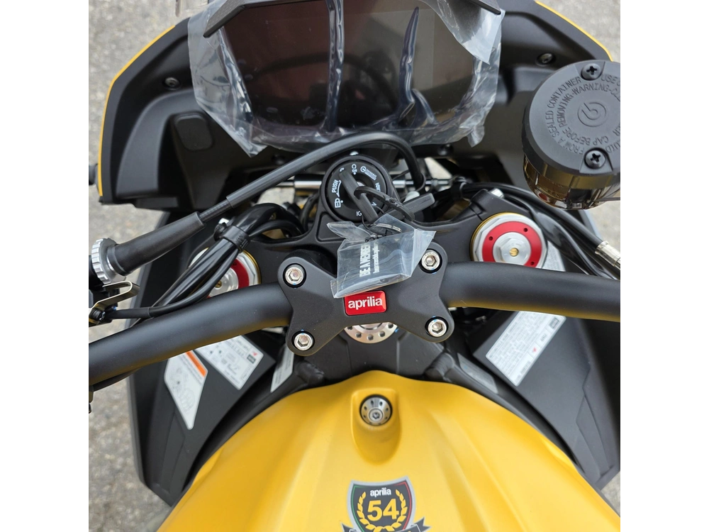 2026 Aprilia Tuono V4 alt