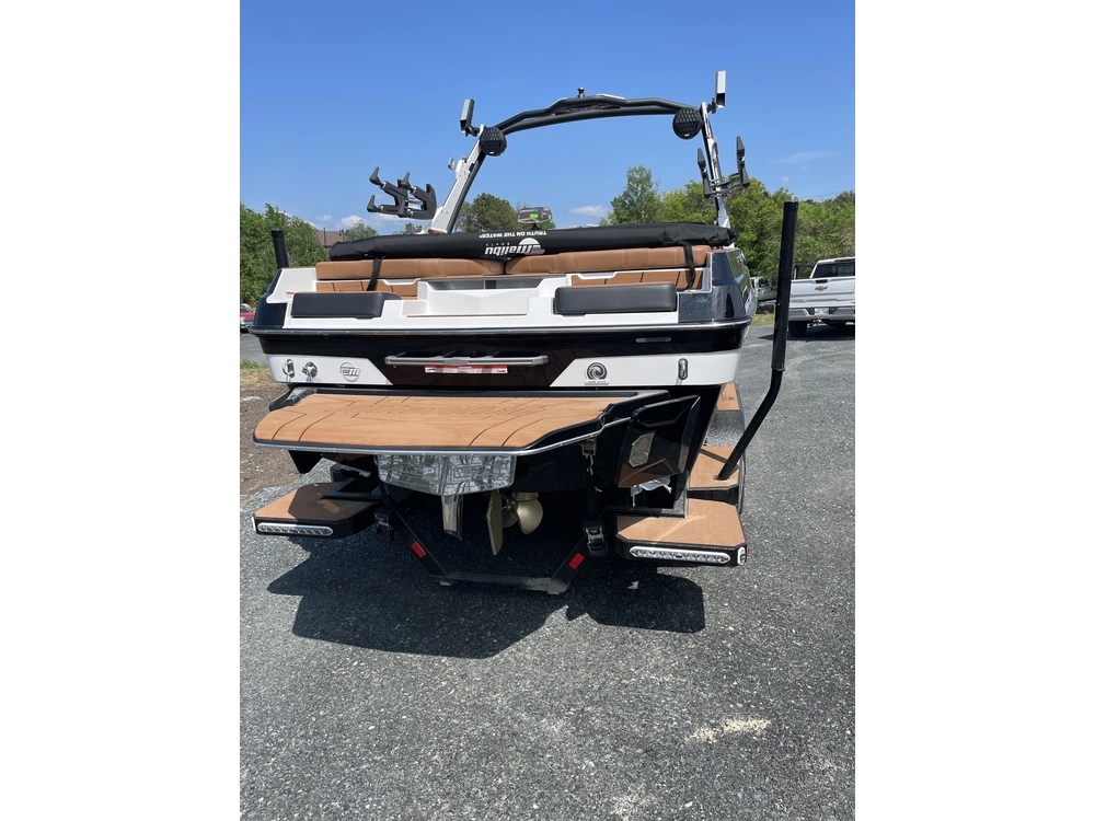 2026 Malibu 21 Lx alt