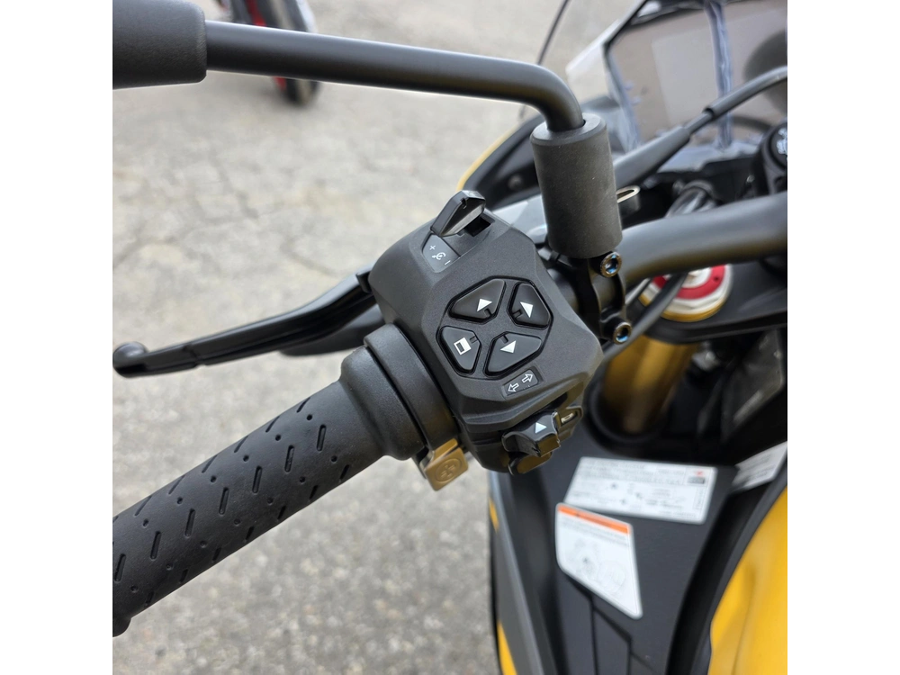 2026 Aprilia Tuono V4 alt