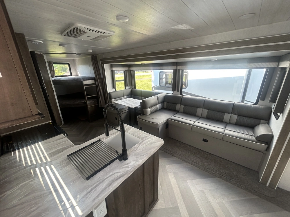 2022 Wildwood 26dbud alt