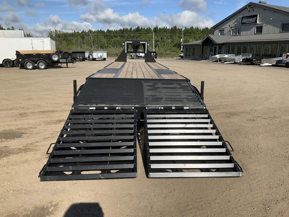 2026 Canada Trailers 8.5x32 15 Ton Deckover Gooseneck Equipment Trailer alt