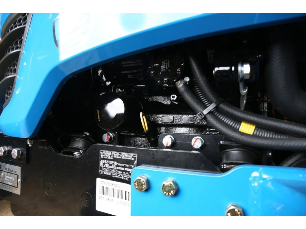 None Ls Tractor Mt122 – 21.5hp alt
