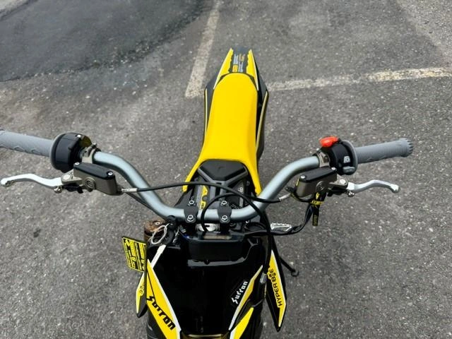 2026 Surron Hyper Bee 100% Électrique Avec 8,000 Watts alt
