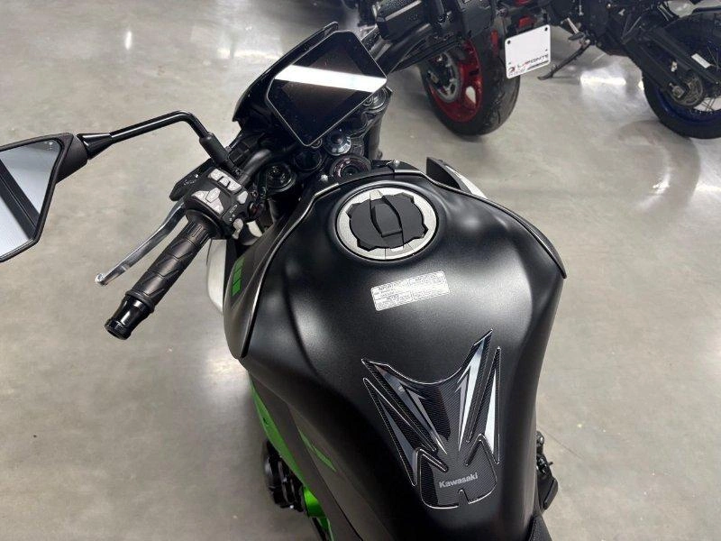 Kawasaki Z900 2025 alt