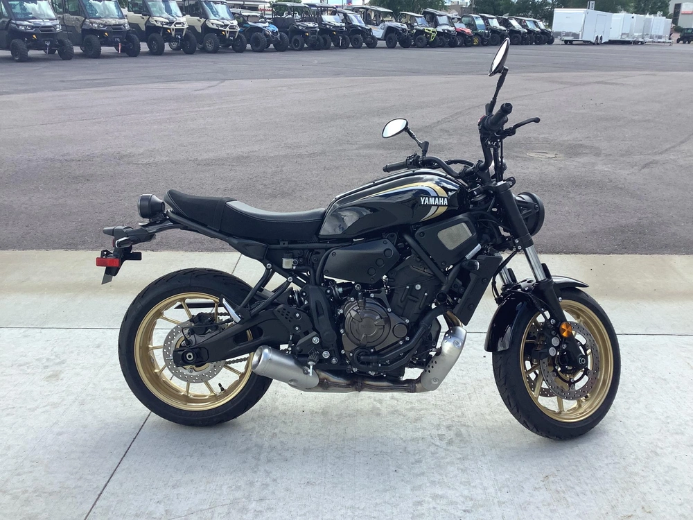 2026 Yamaha Xsr700tb alt