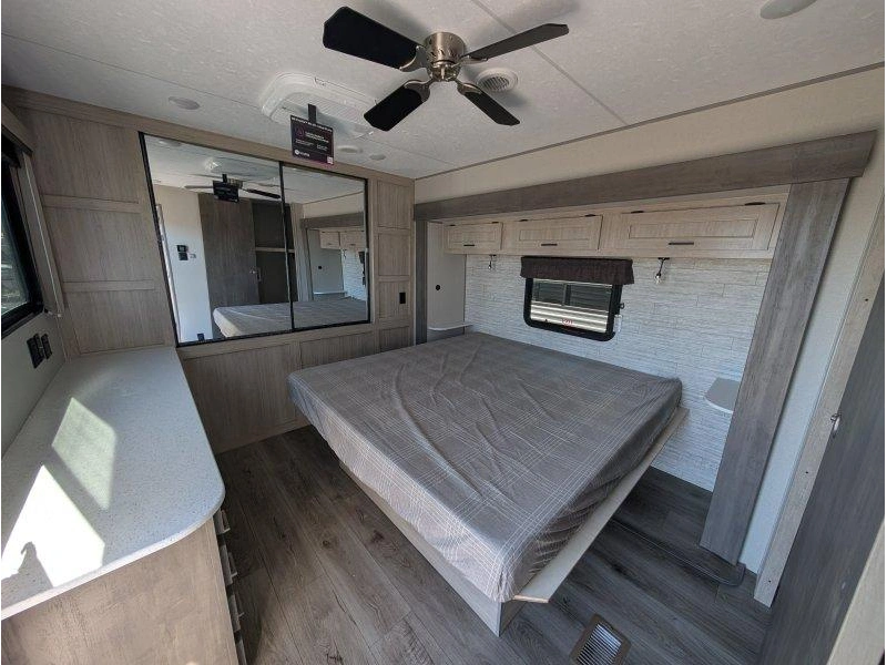 2026 Coachmen Catalina 39mkts alt