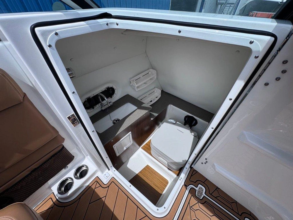 Four Winns Hd5 Mercruiser 6.2l / Bravo 3 2024 alt