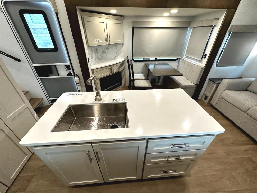 2026 Alliance Rv Avenue 25rl alt