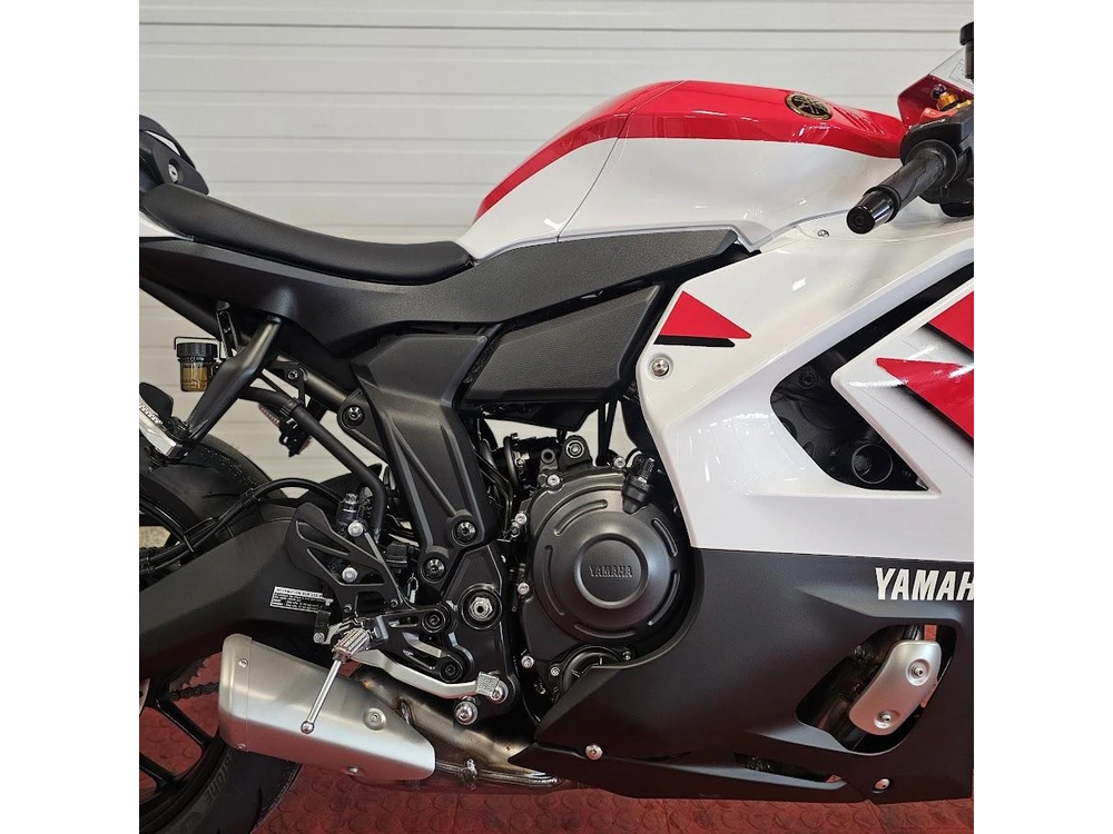 2026 Yamaha Yzf-r7 alt