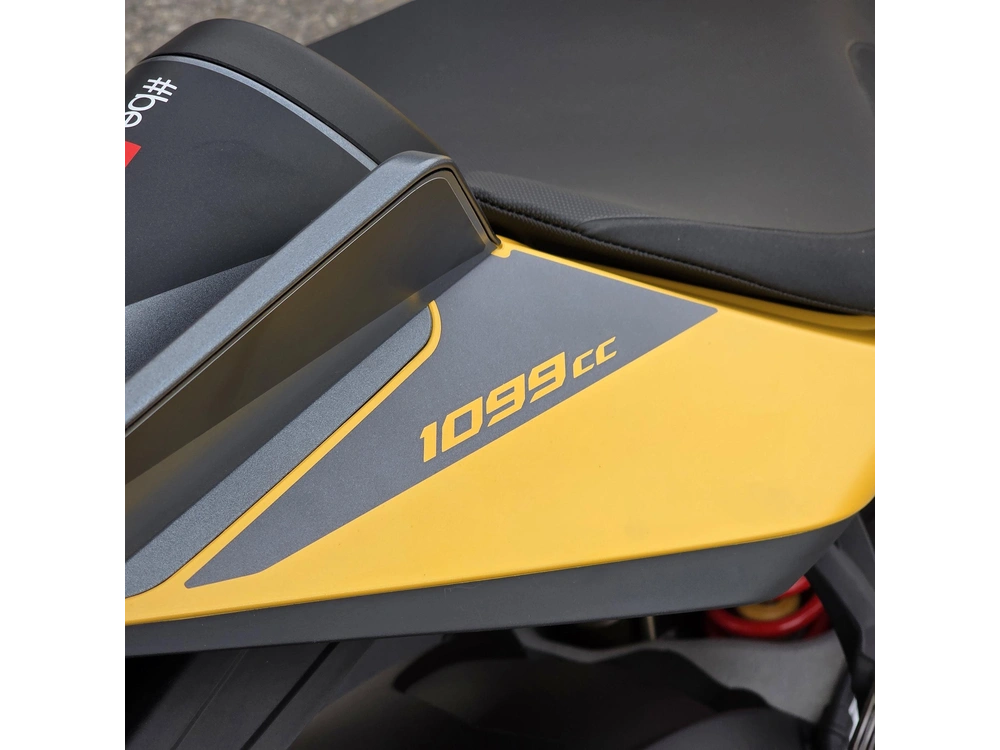 2026 Aprilia Tuono V4 alt