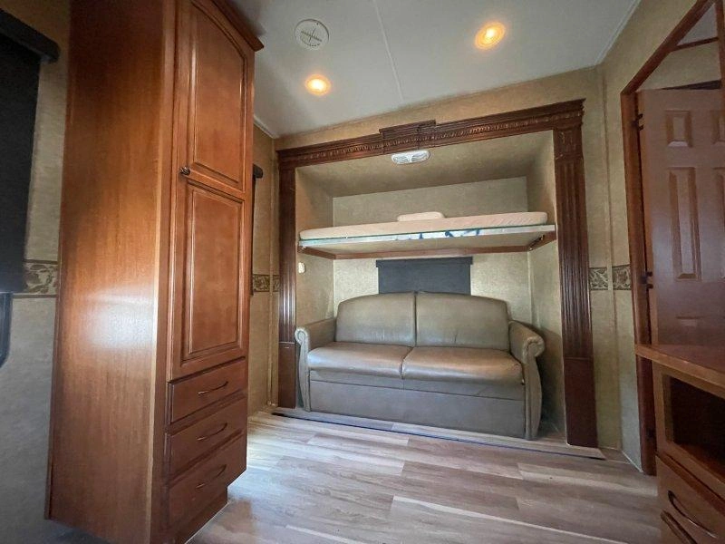Heartland Big Horn 3800bh 2011 alt