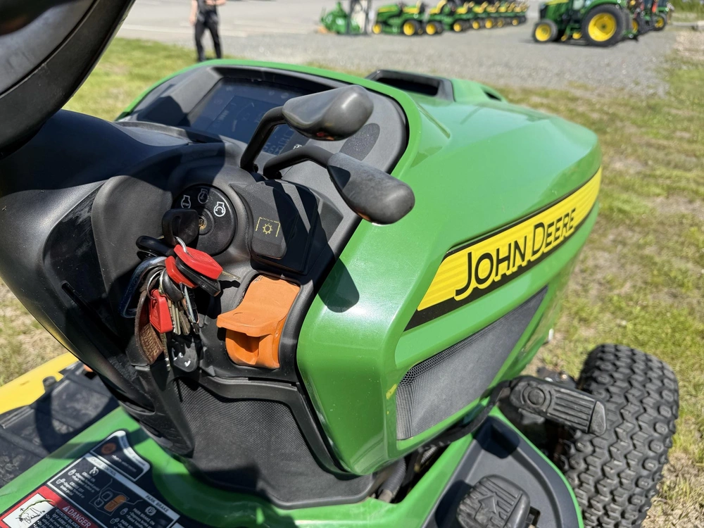 2021 John Deere X739 alt
