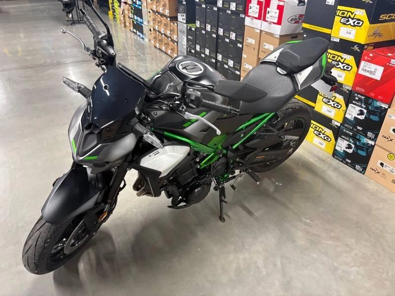 Kawasaki Z900 2025 alt