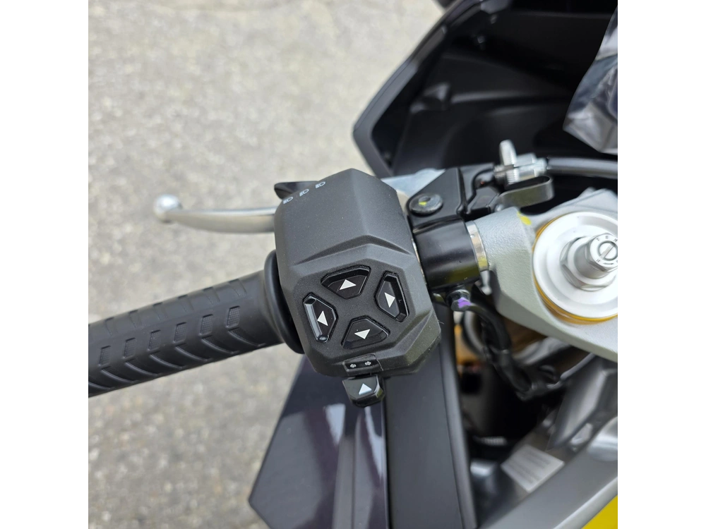 2026 Aprilia Rs 660 alt