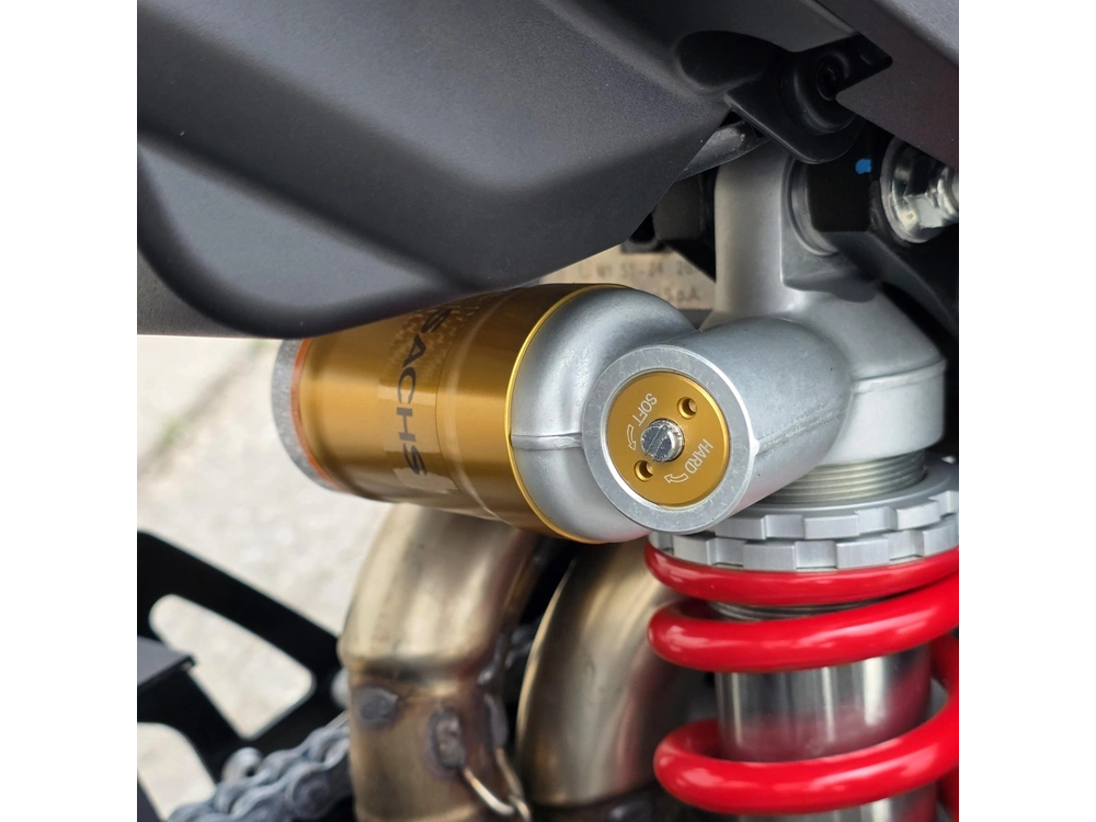 2026 Aprilia Tuono V4 alt