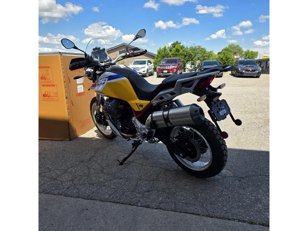 2027 Moto Guzzi V85 Tt alt