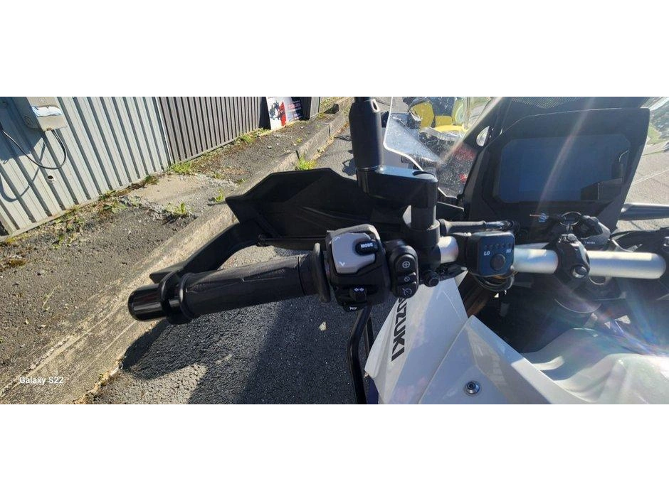 Suzuki V-strom 800de Aventure 2024 alt