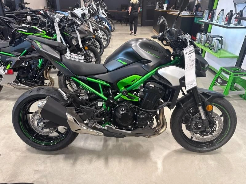 Kawasaki Z900 2025 alt