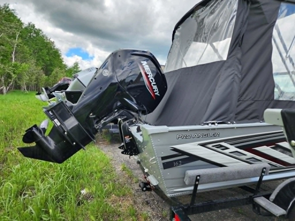 2024 Smoker-craft Pro Angler 162 alt
