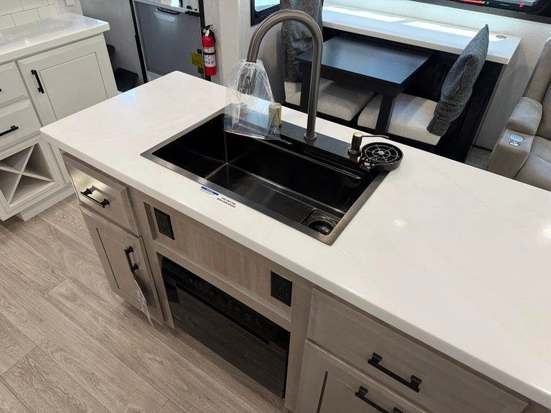 Jayco Pinnacle 32rlts 2027 alt