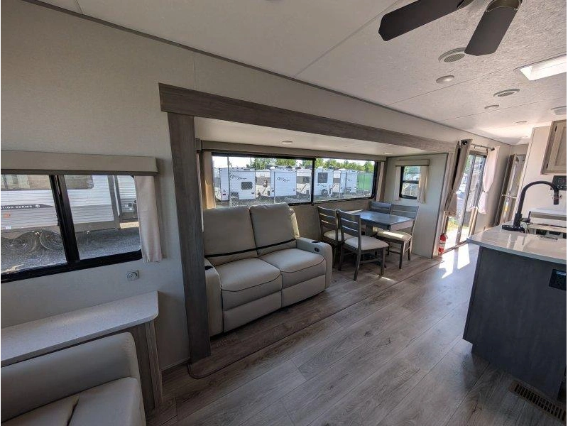 2026 Coachmen Catalina 39mkts alt