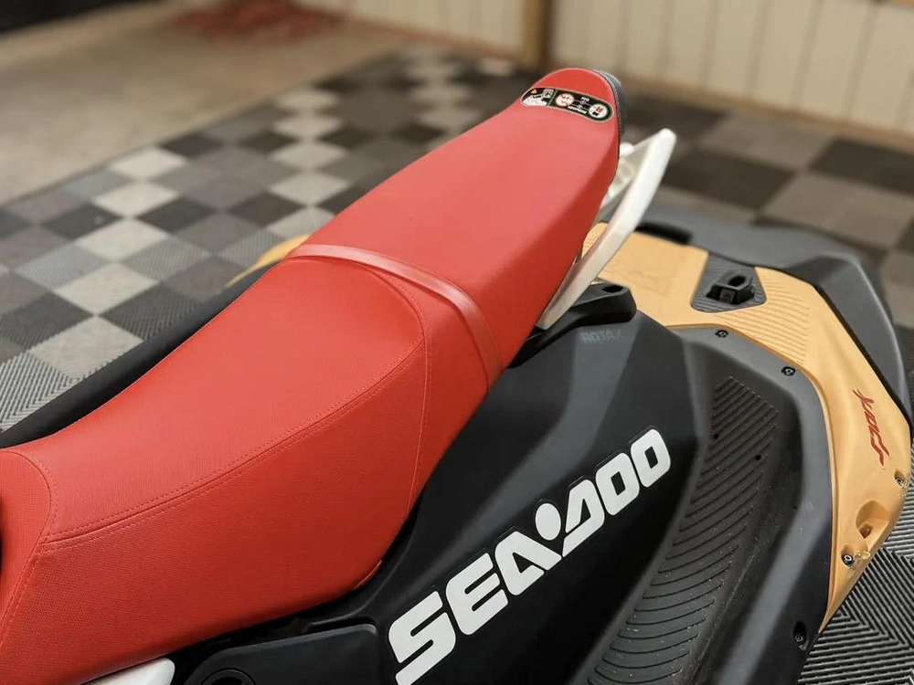 2026 Sea-doo Spark™ For 3 Rotax® 900 Ace™ - 90 Conv With Ibr And Audio alt