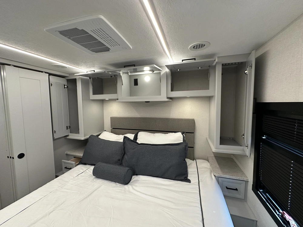 Coachmen Mirada 32ls 2024 alt
