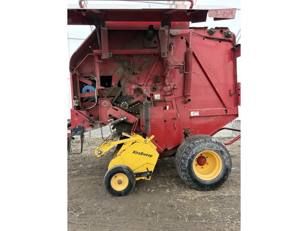 2017 New Holland BR7060
