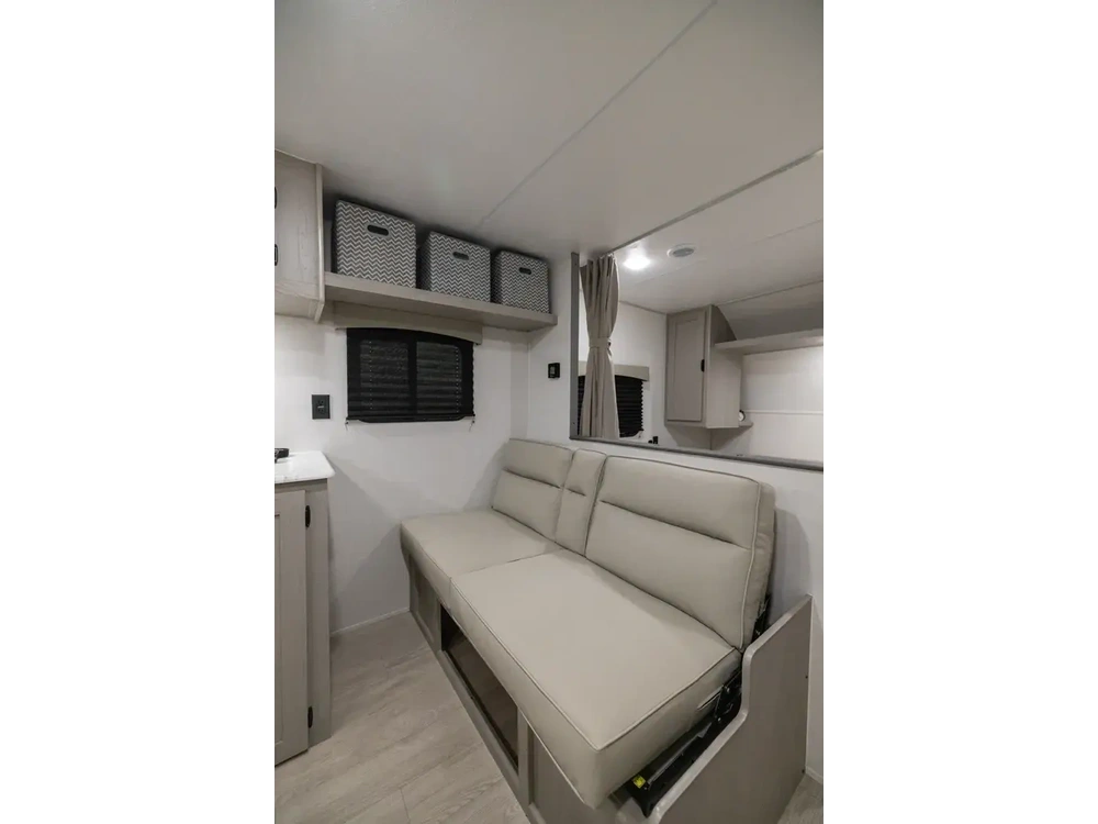 2026 Coachmen Clipper 26bh alt