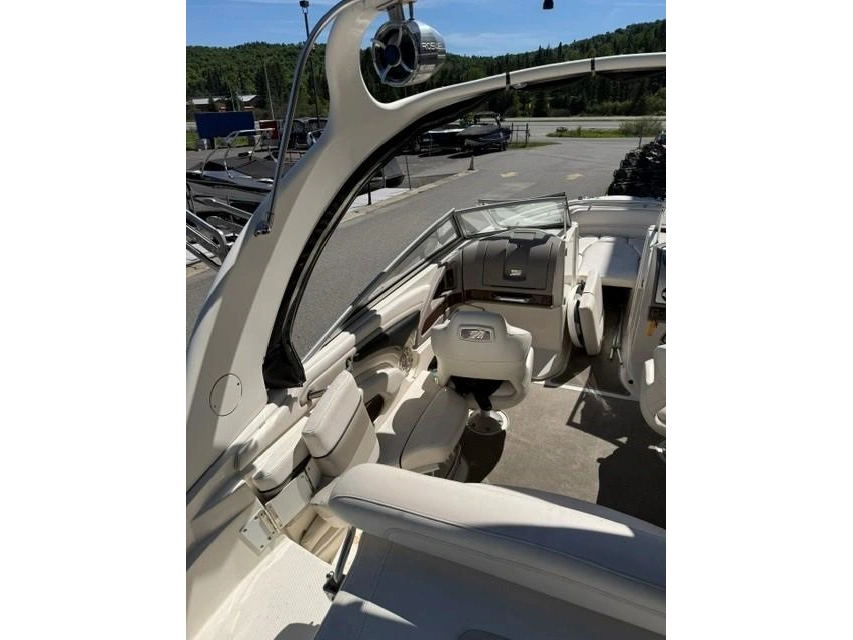 2009 Larson Lxi 238 alt