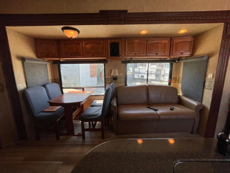 Heartland Big Horn 3800bh 2011 alt