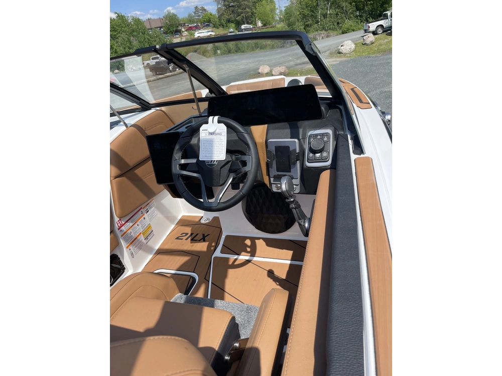2026 Malibu 21 Lx alt