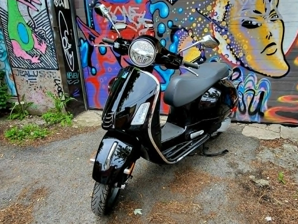 Vespa Gts 300 2023 alt