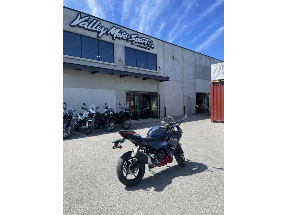 2026 Kawasaki Ninja 500 alt