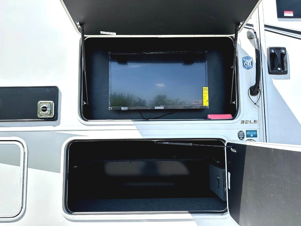 Coachmen Mirada 32ls 2024 alt