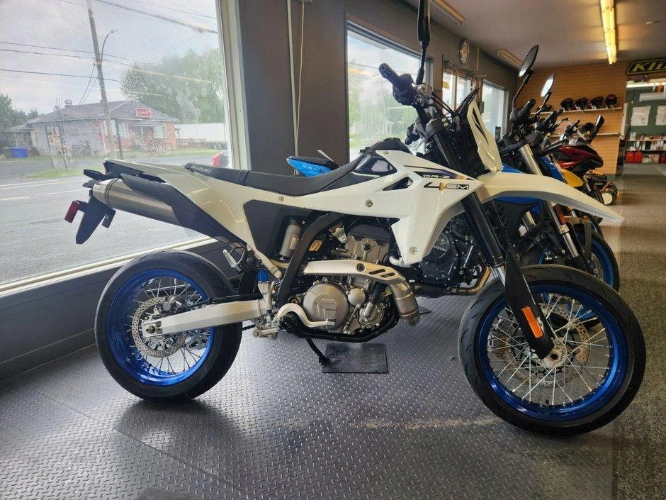 2025 Suzuki Dr-z4sm alt