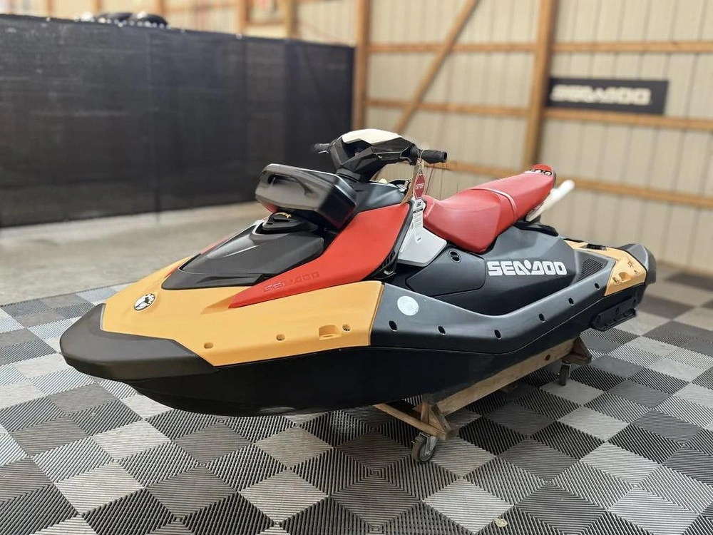 2026 Sea-doo Spark™ For 3 Rotax® 900 Ace™ - 90 Conv With Ibr And Audio alt