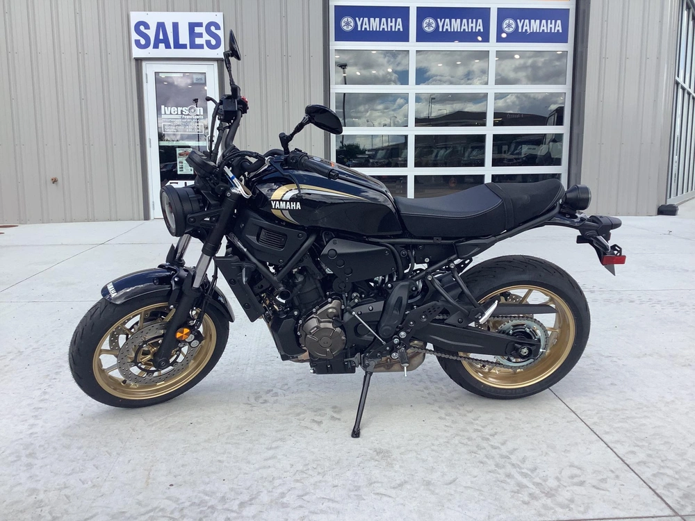 2026 Yamaha Xsr700tb alt