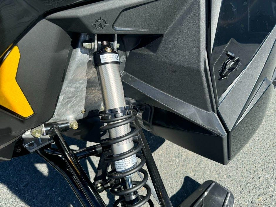 Polaris 650 Titan Adventure 155 Chenille 20x155x1.5 Écran 7s 2025 alt