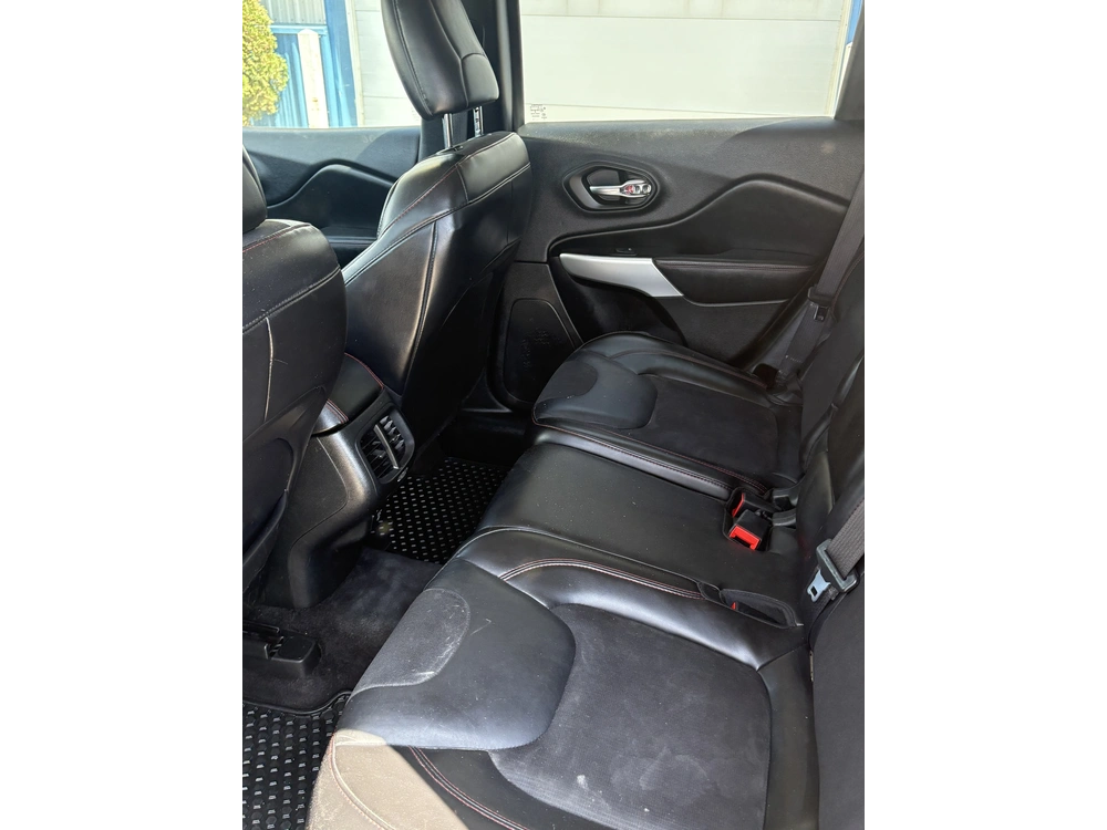 2018 Jeep Cherokee Trailhawk alt