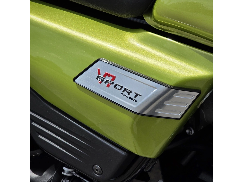 2026 Moto Guzzi V7 Sport alt